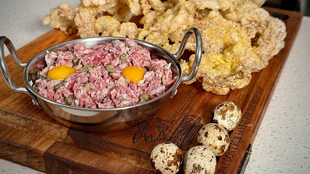 Beef tartare with crispy beef puffs
