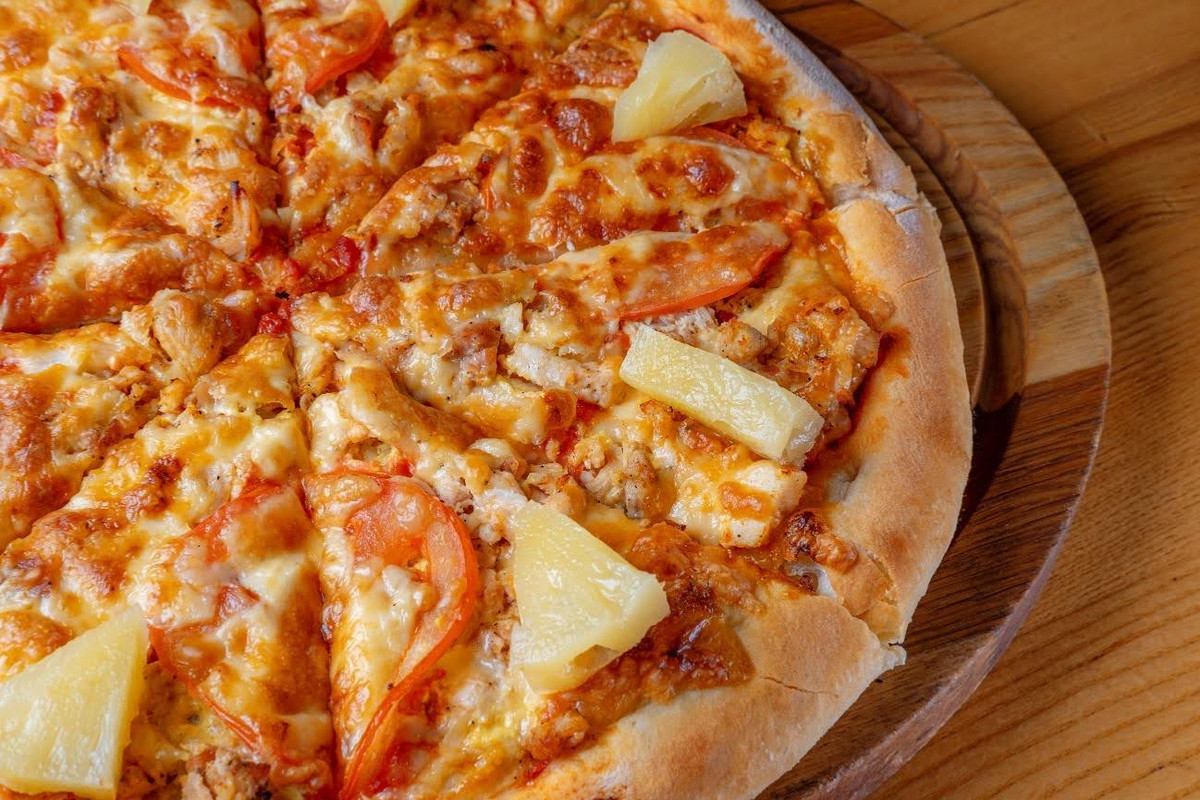 Hawaiian-Style Grilled Chicken Pizza