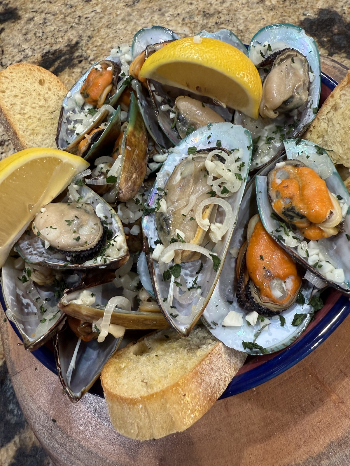 Steamed New Zealand Green Mussels!