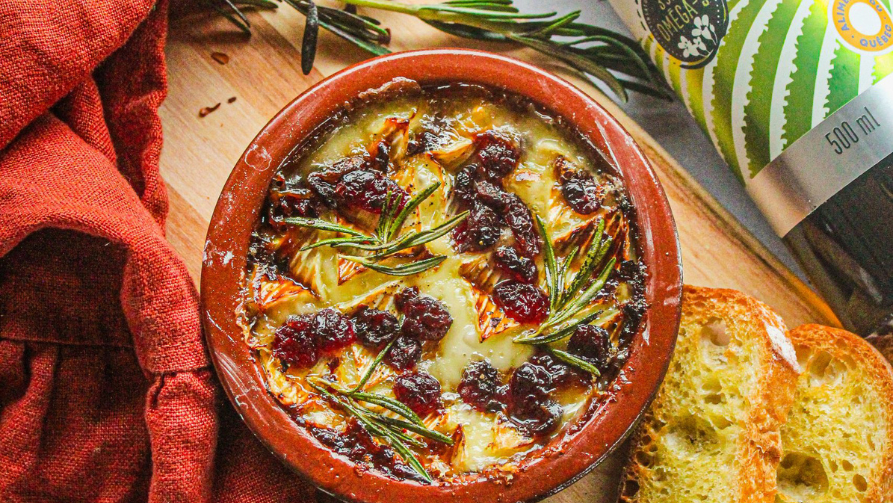 Image of Brie fondant au air fryer aux canneberges, romarin et miel de caméline