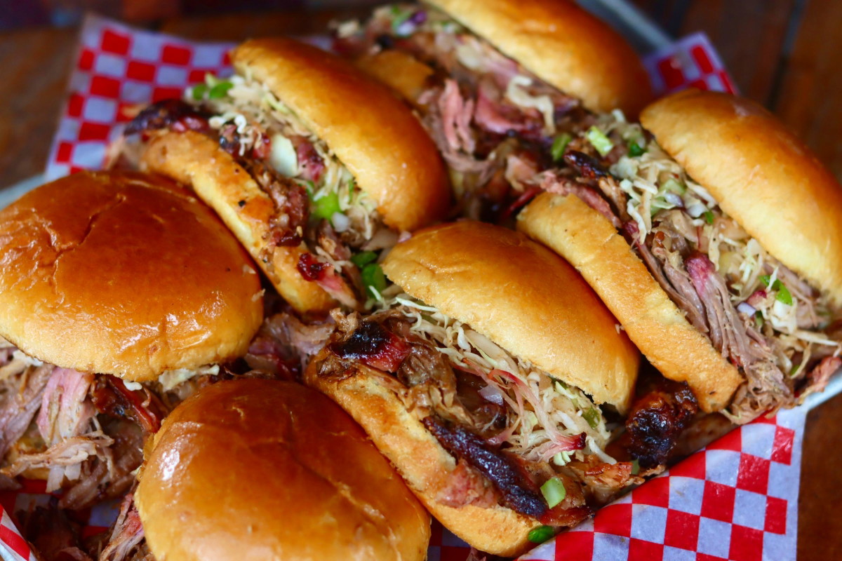 Pick 6 Pulled Pork Sliders With Slaw