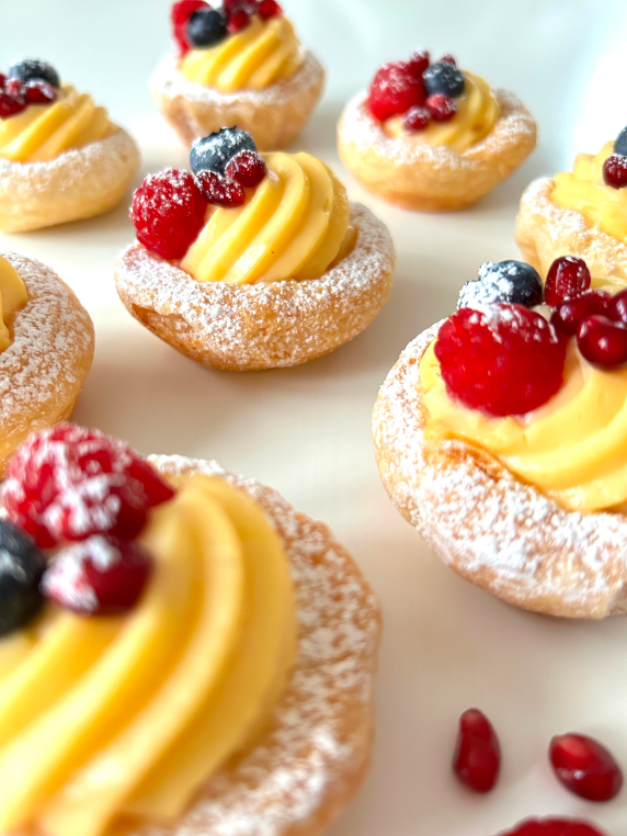 Pâtisserie à la Crème Anglaise aux Baies