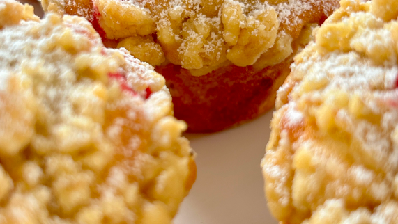 Röda Vinbärsmuffins med Smuldeg