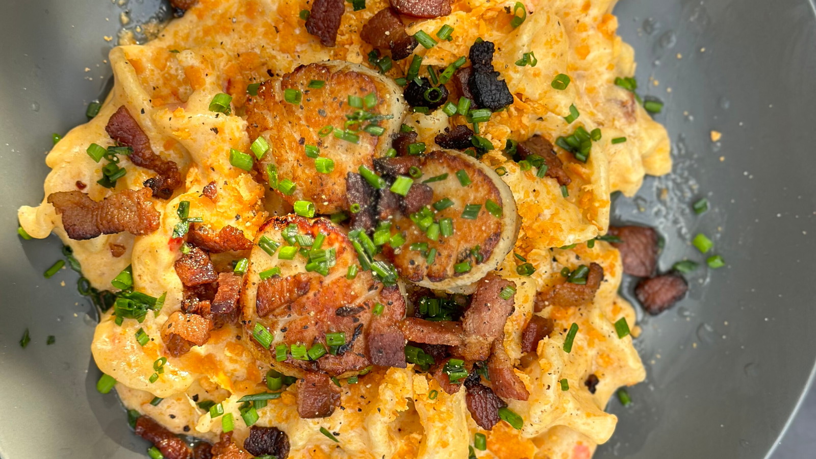 Image of Spicy Scallop and Bacon Mac and Cheese