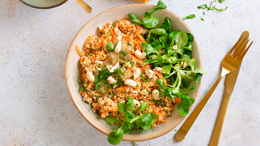 Image of Bunter Salat mit Quinoa und Mariendistel-Kräuter-Vinaigrette 