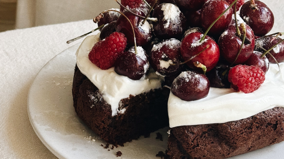 Image of Healthy Chocolate Olive Oil Cake (Butter-less, Sugar-free, Gluten-free)