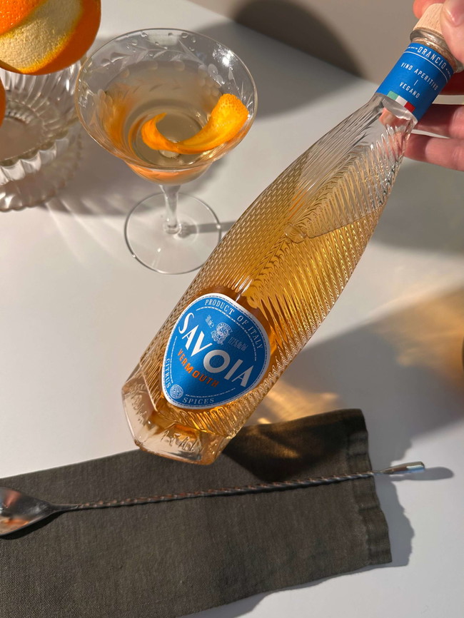 A bottle of Savoia Orancio and an elegant cocktail in a martini glass