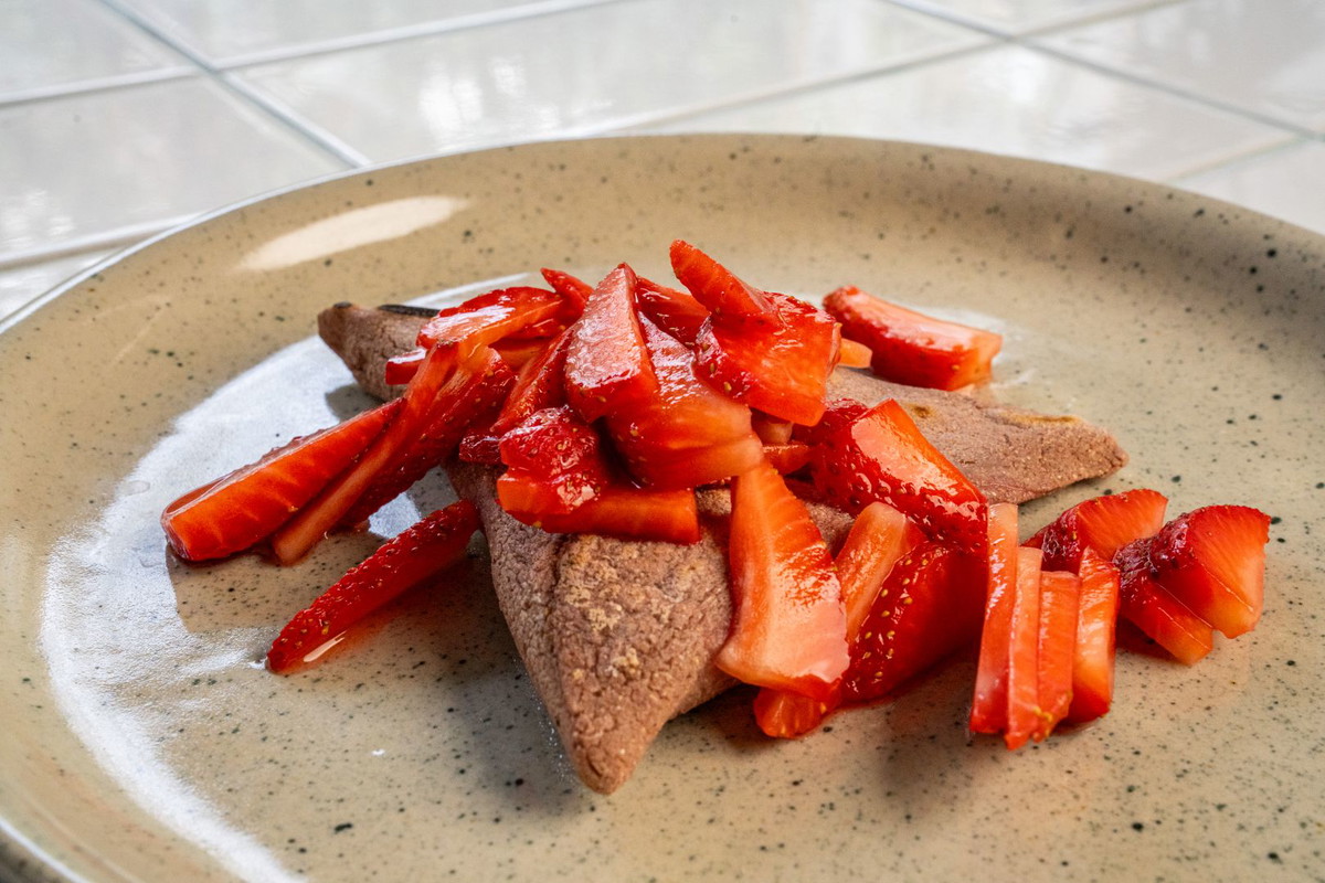 Strawberry and Cream Tetelas