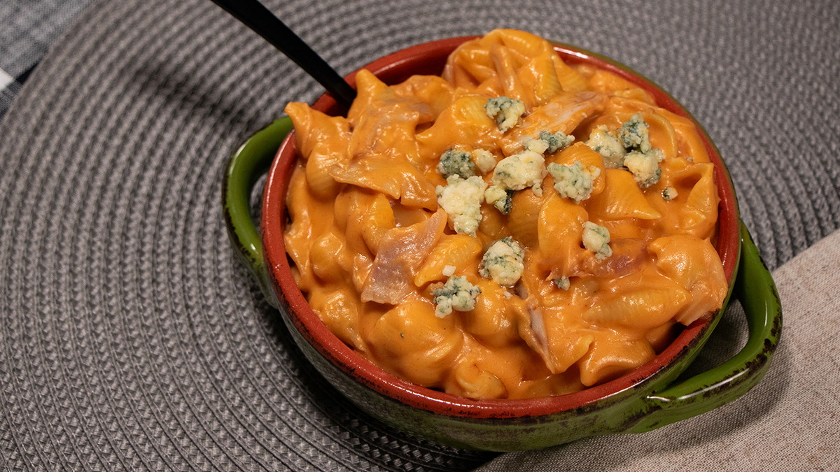 Chessy and Tangy Buffalo Chicken Mac and Cheese