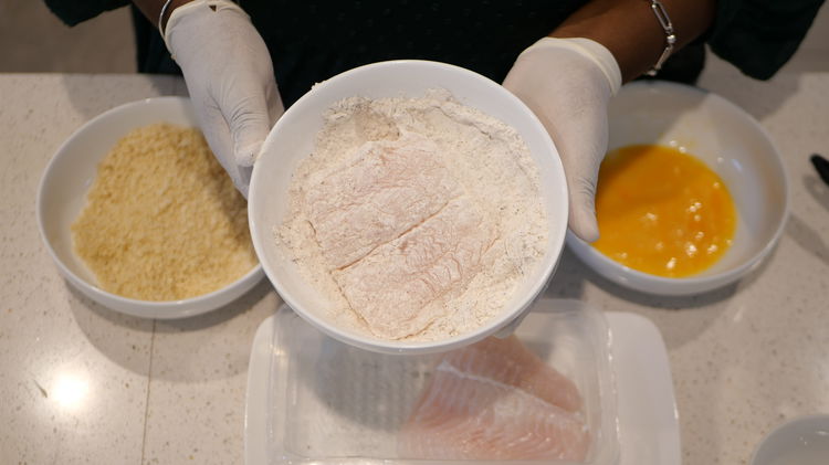 Image of Coat the fillets with the seasoned flour on all sides.