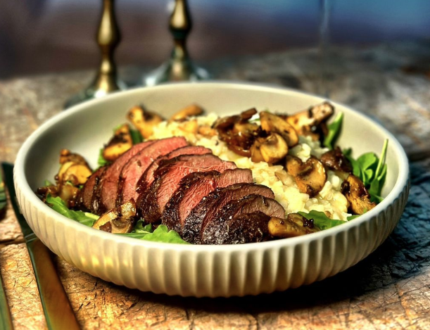 Wildentenbrustfilet, Risotto mit Waldpilzen und Parmesan.