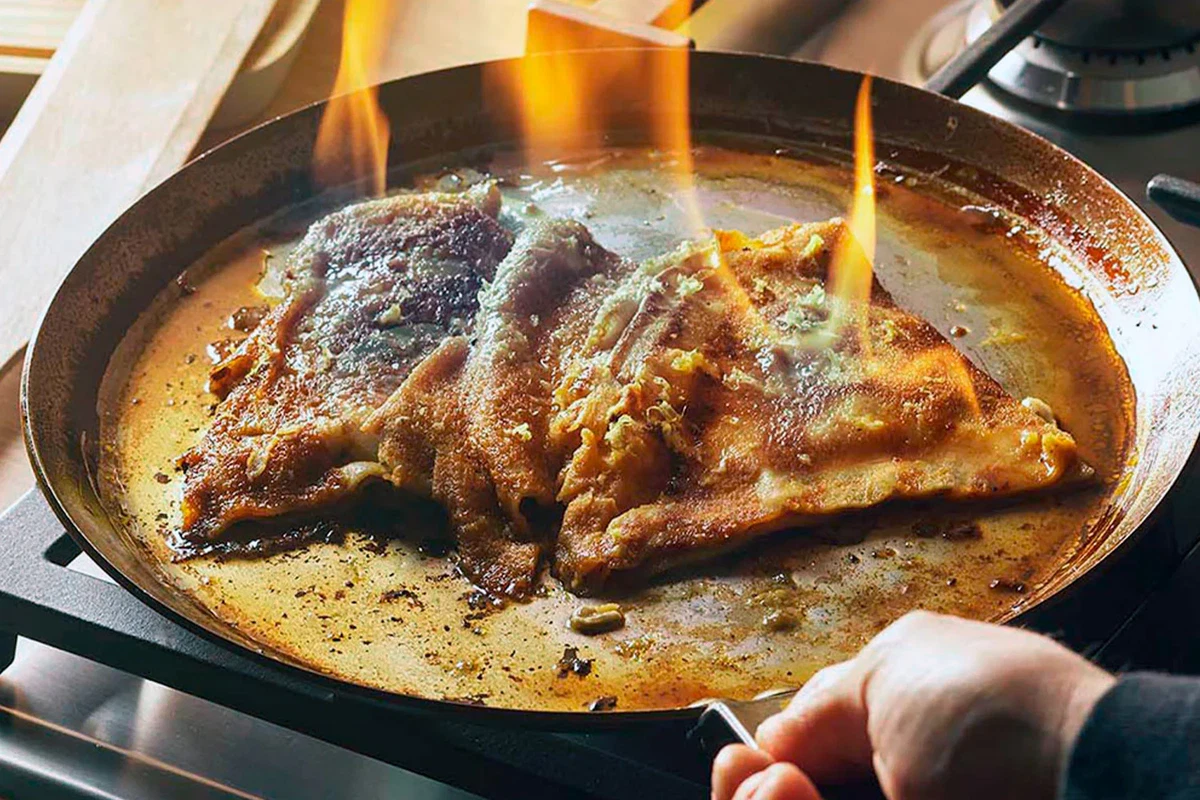 Crêpes Suzette: crêpes francesas con limoncello