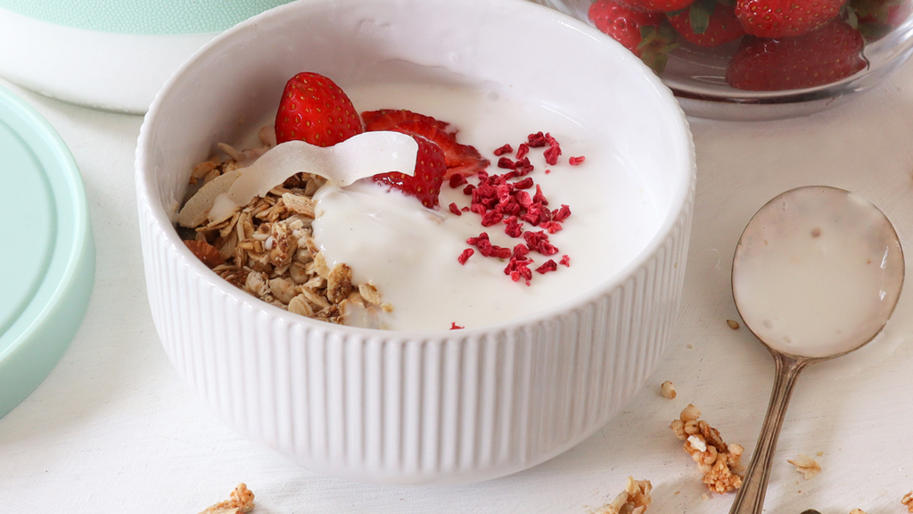 Image of Homemade coconut yogurt thickened with gelatin