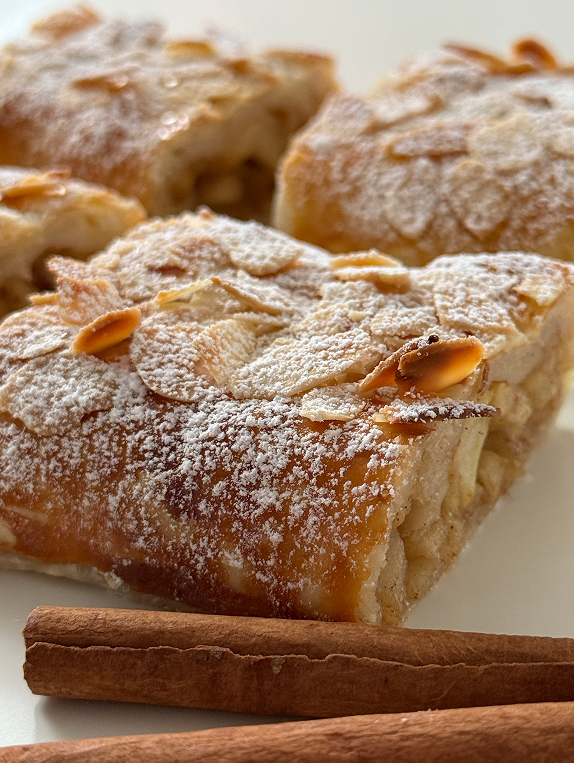Elmalı Strudel