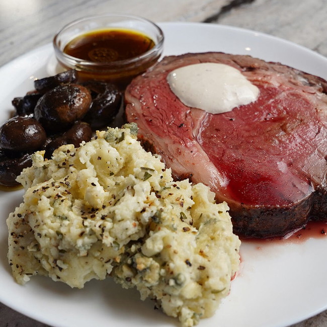 Prime rib holiday plate