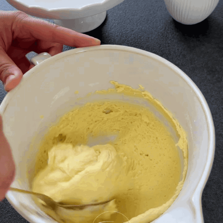 Image of Pentru aluat, frământați făina cu zahărul, untul moale, oul, praful...