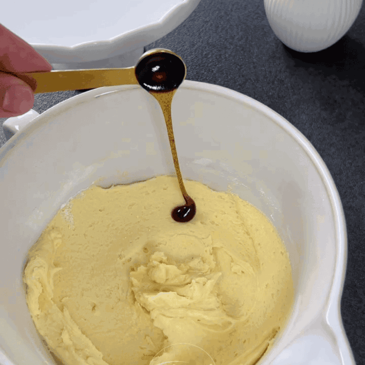 Image of Fırını 180°C'ye (350°F) önceden ısıtın