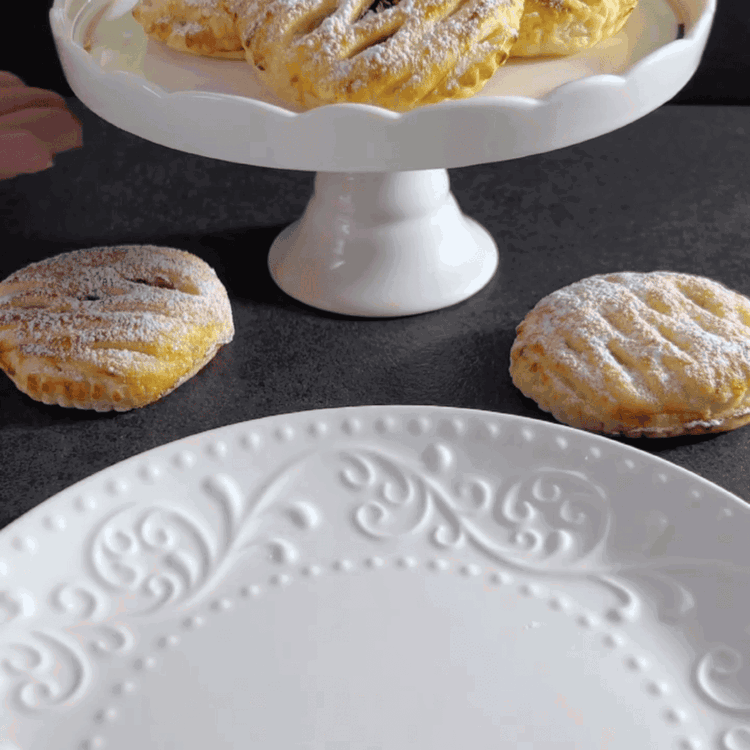 Image of Presărați cu zahăr pudră conform preferințelor.