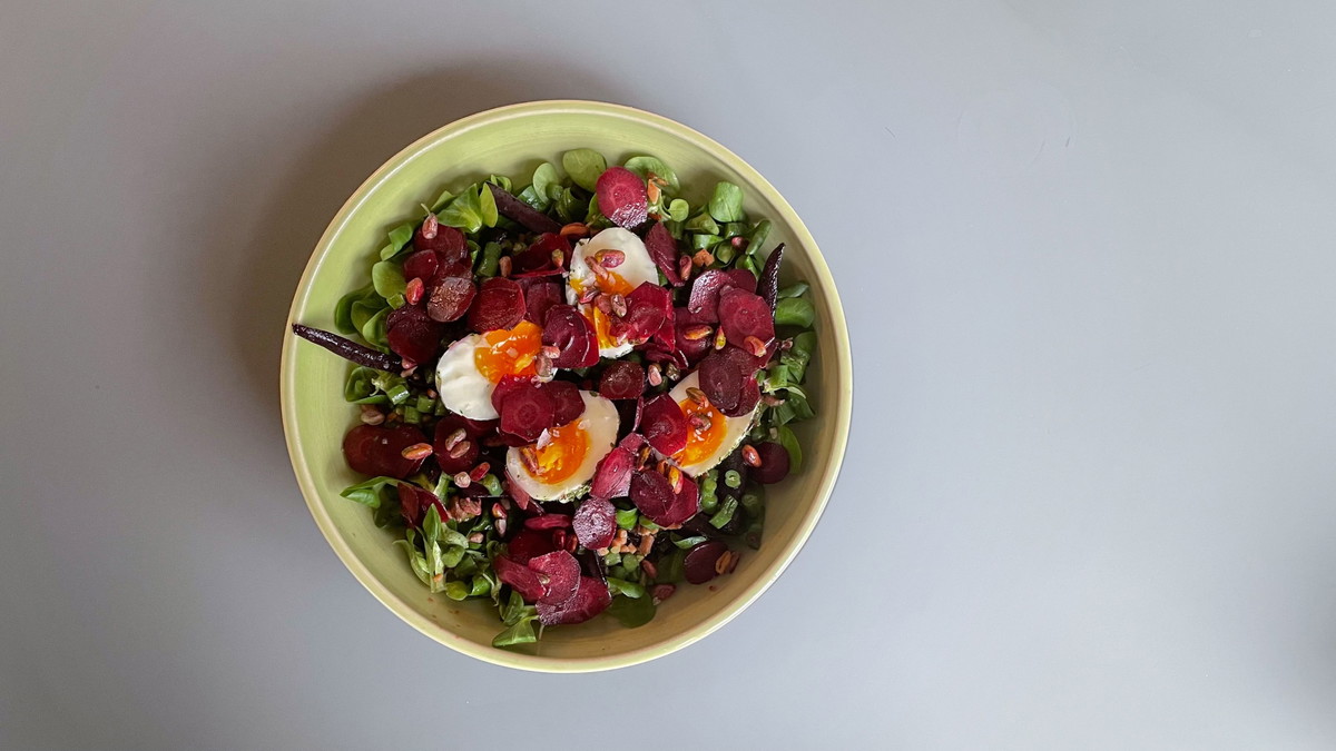 ‘‘Purple Haze‘‘ Karotten mit Bohnen Vogelsalat und Pistazien