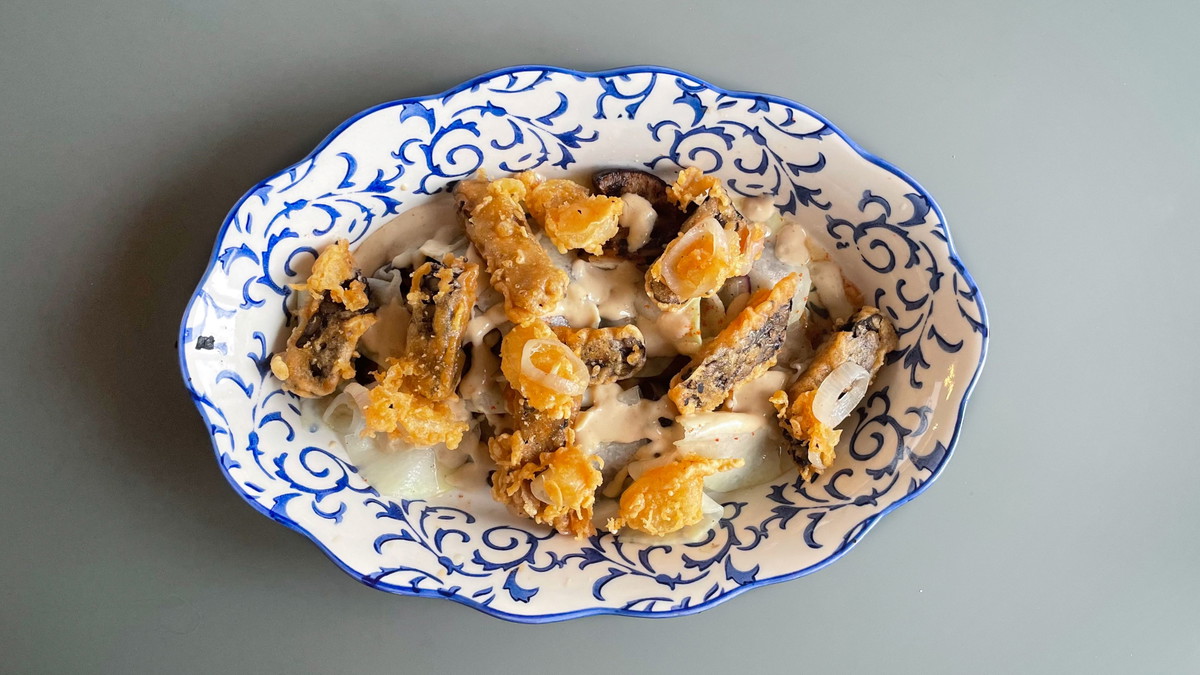 Schwarzebohnen Tempeh im Tempurateig mit Auberginen, Kohlrabi und Bohnen - Misocreme