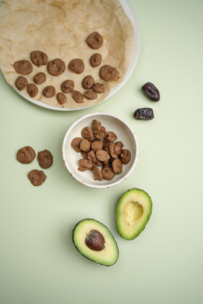 Image of Frysta chokladpluppar - på avokado, yoghurt och dadlar