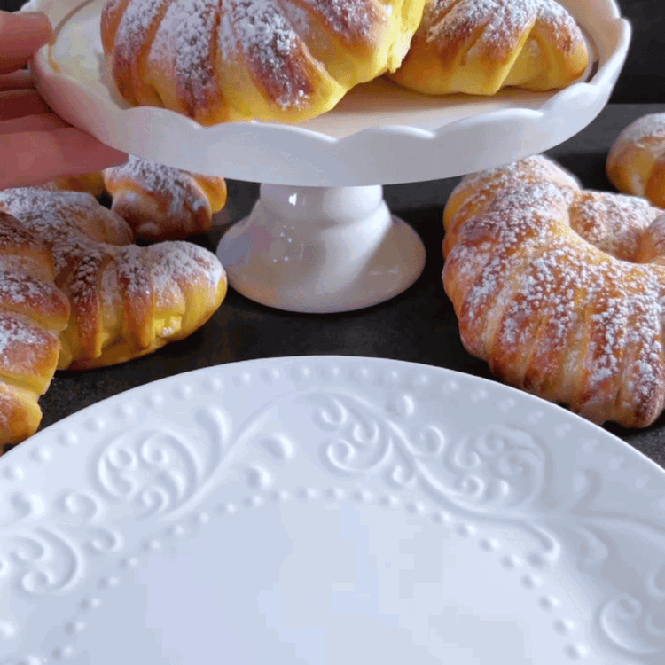 Image of Presară cu zahăr pudră după gust.