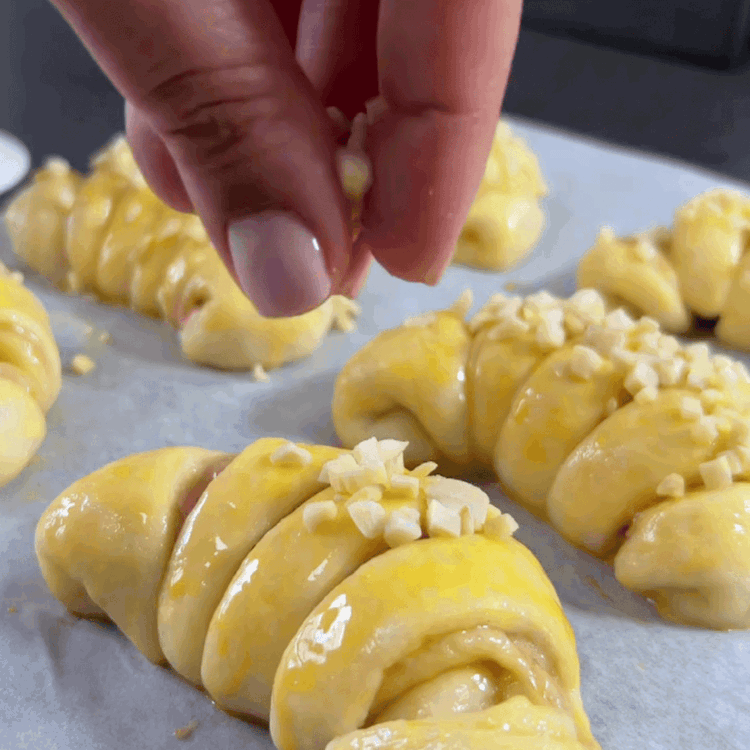 Image of Misture uma colher de sopa de leite com uma gema...