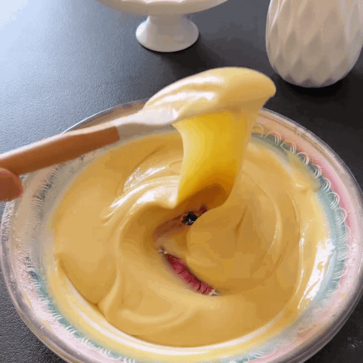 Image of W osobnej misce wymieszaj quark, jajko, cukier, skrobię kukurydzianą i...