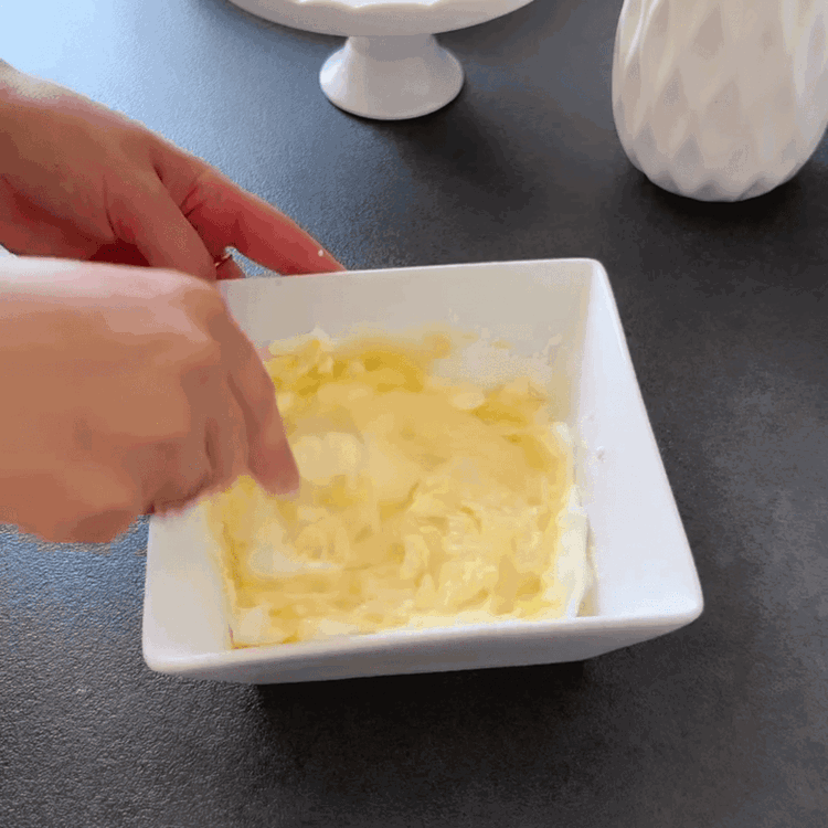 Image of Piec ciasto Quarkgitter w nagrzanym piekarniku przez 30-35 minut, aż...