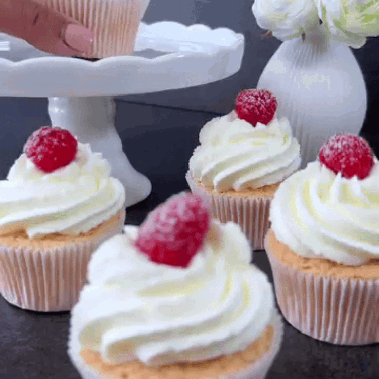 Image of Monta la panna fresca con il mascarpone e lo zucchero...