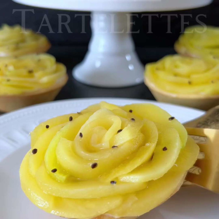 Image of Servisten önce tartletleri buzdolabında soğutun.