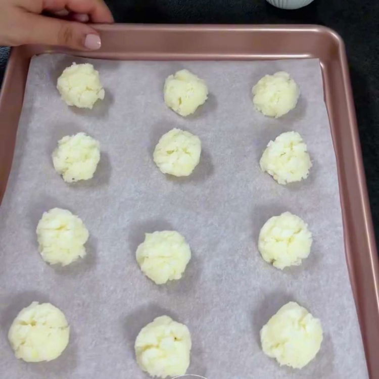 Image of Karışımı ocaktan alın ve biraz soğumasını bekleyin. Bir yemek kaşığı...