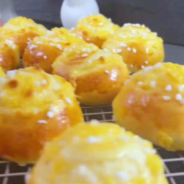 Image of Preîncălziți cuptorul la 180 de grade Celsius și coaceți bilele...