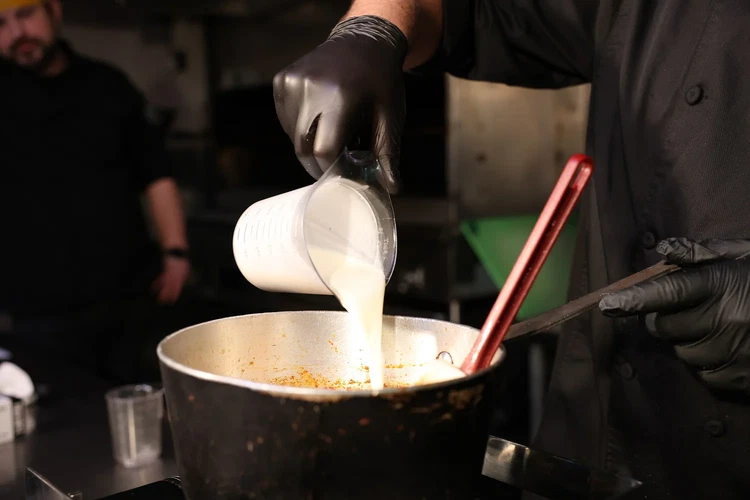 Image of Pour in whipping cream, turn the heat to medium, and let it simmer for 5-10 minutes until the sauce thickens to your desired consistency.