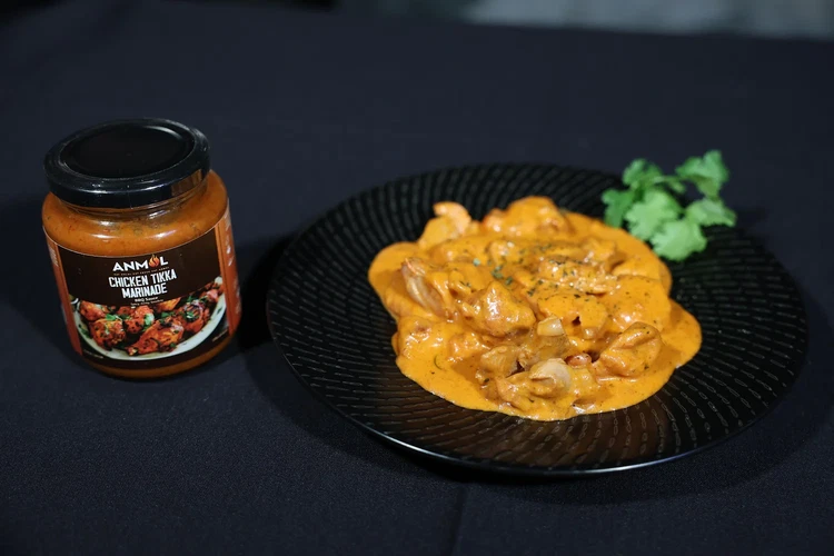 Image of 🌿 Garnish with: Fresh cilantro and a drizzle of cream for a restaurant-style finish.