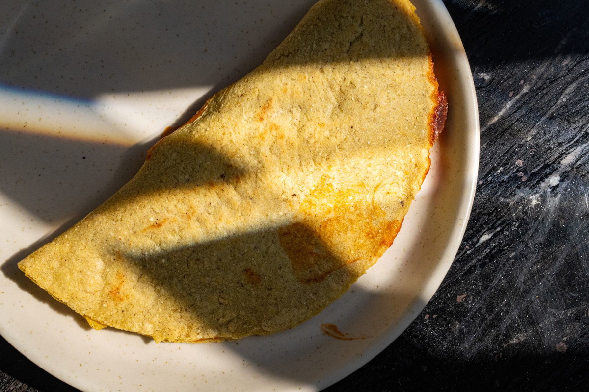 Empanadas de Mole Amarillo