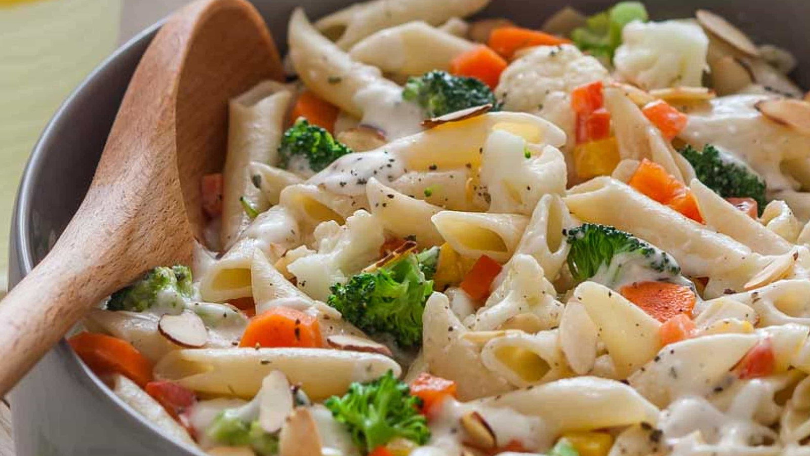 Crabby Bags Cheesy Veggie Pasta