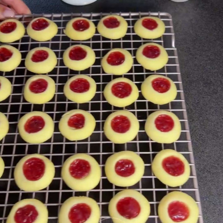Image of Die Kekse im vorgeheizten Ofen etwa 12-15 Minuten backen.