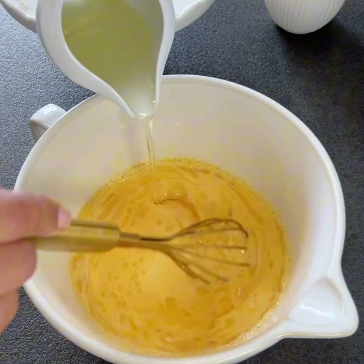 Image of In a large bowl, combine the flour, sugar, baking powder, cinnamon, and salt