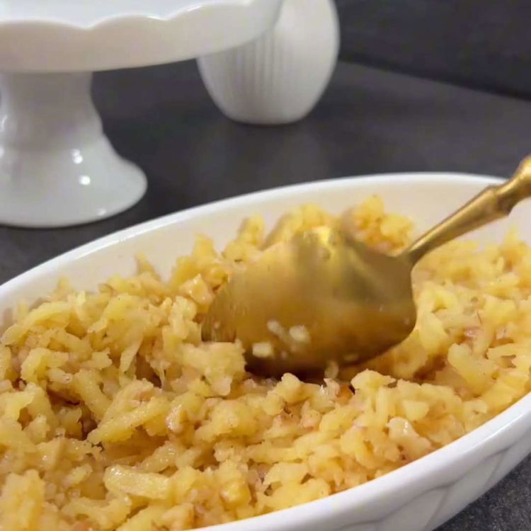 Image of Ayvaları rendeleyin ve kararmasını önlemek için limon suyu ile harmanlayın.