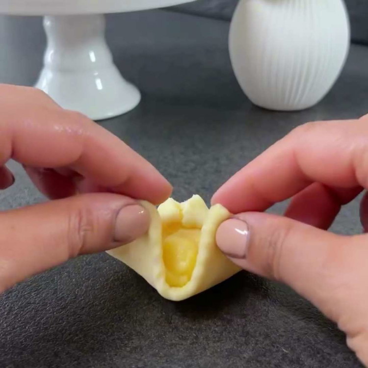Image of Bring the corners of the squares together and lightly pinch to form pockets.