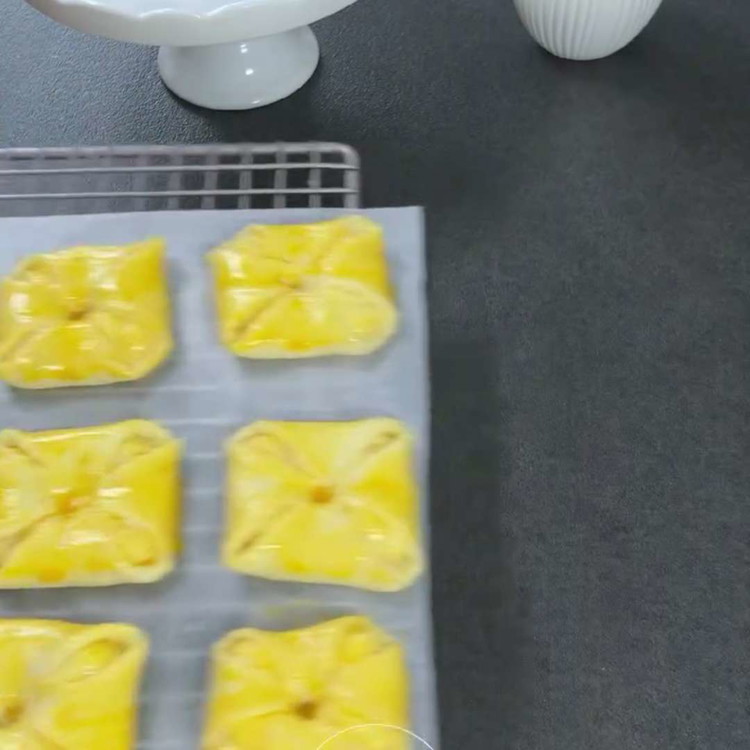 Image of Brush the pockets with a mixture of beaten egg yolk and cream or milk.