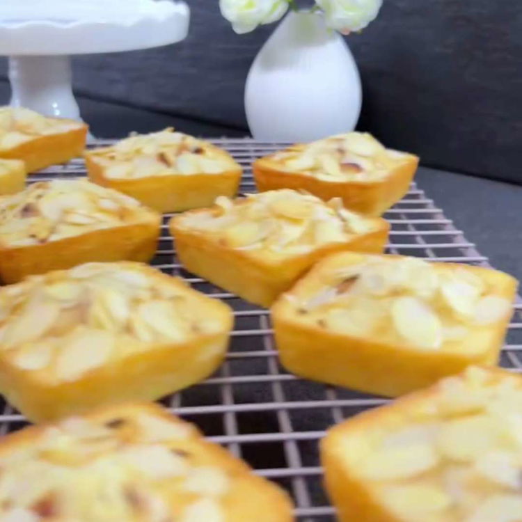 Image of Im vorgeheizten Ofen etwa 15-20 Minuten backen, bis sie goldbraun...