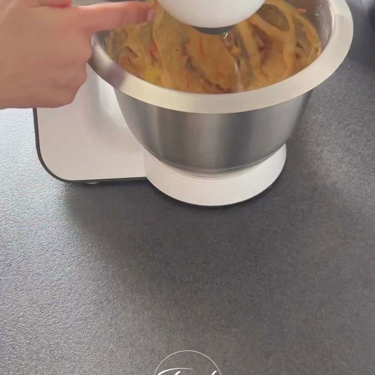 Image of Sift the flour, baking powder, and salt into the bowl...