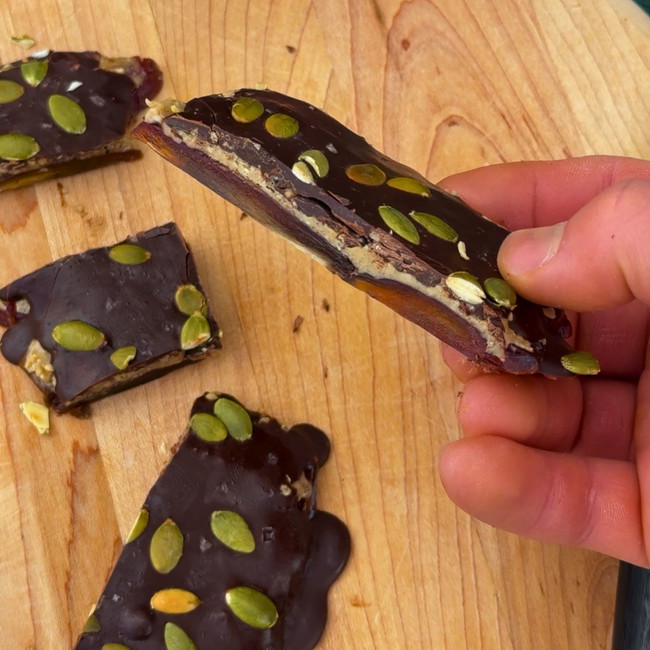 Image of Viral Date Bark Recipe – Easy Dark Chocolate Snack