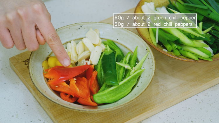Image of Cut the red and green chili peppers into small triangles...