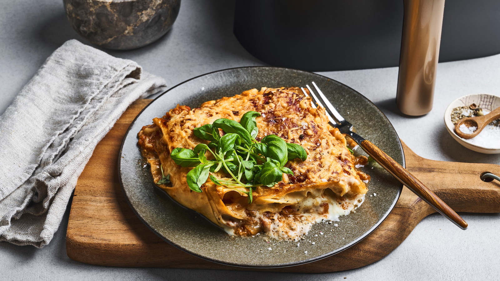 Lasagne med smält ost och örter