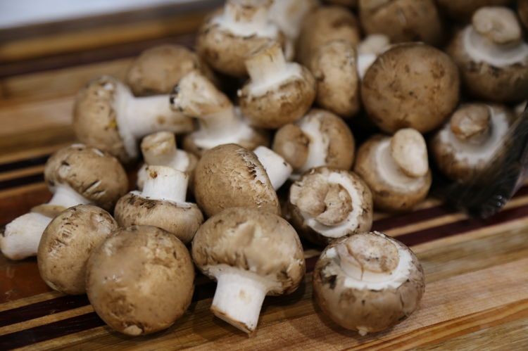 Image of Clean mushrooms and set aside