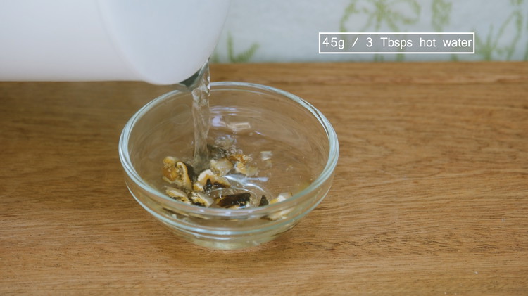 Image of Cut the dried shiitake mushroom into smaller pieces using kitchen sears, and then soak the mushroom in 3 Tbsps hot water for 15 minutes.
