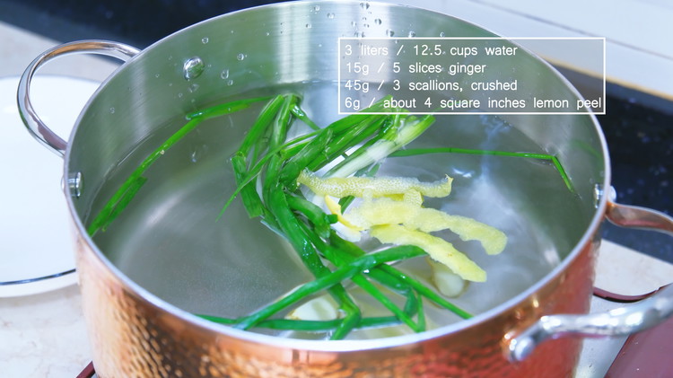 Image of Fill a big pot with water; add the ginger slices, scallions, and lemon peel, and then turn the heat to high. It will take about 10 minutes to come to a boil.  